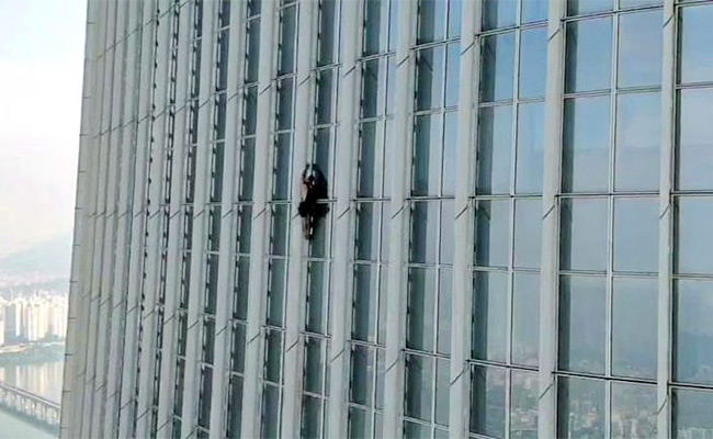 South-Korean-Skyscraper-Arrested.jpg