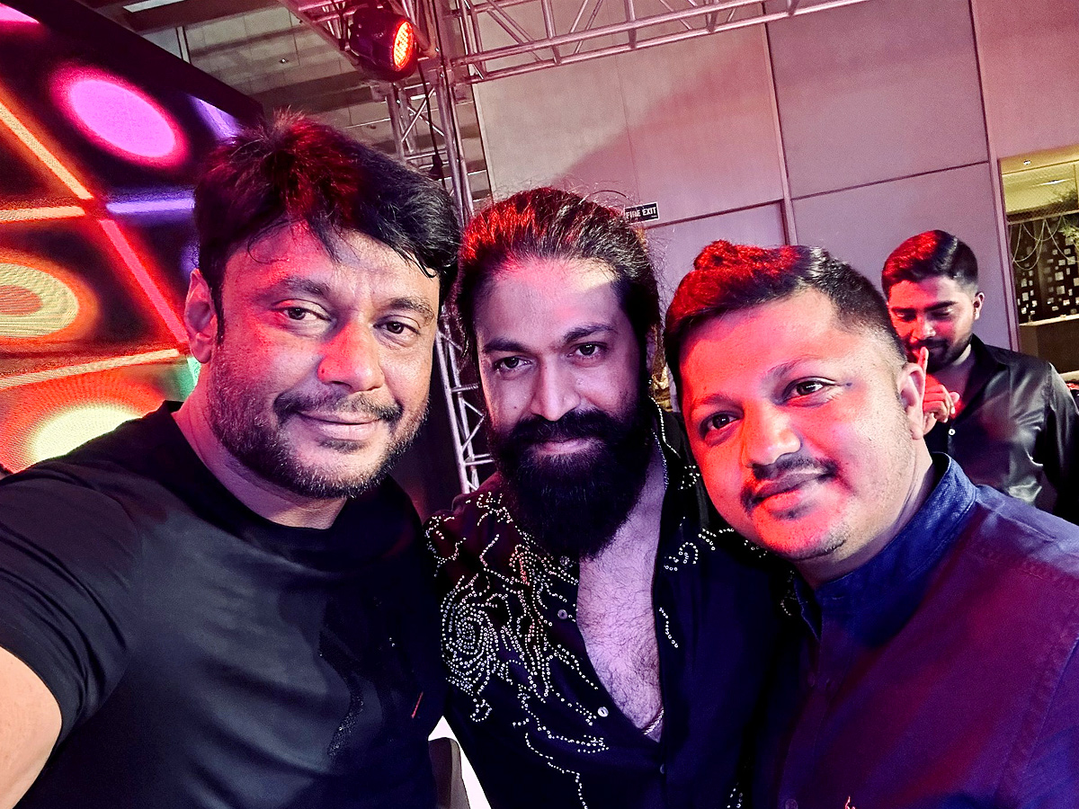 Sumalatha_20Son_20Abhishek_20Ambareesh_20Sangeeth_20Party_20Photos_5.jpg 6