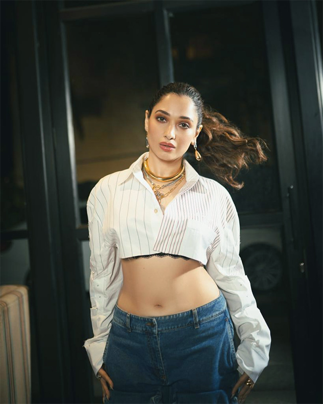 Tamannaah-Bhatia-confirms-her-relationship-with-Vijay-Varma-Pics-11.jpg 11