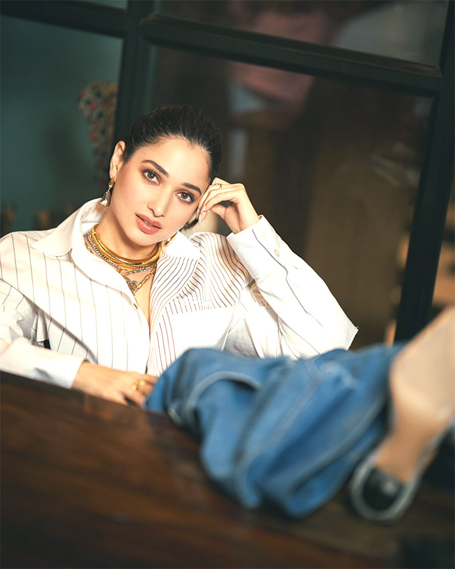 Tamannaah-Bhatia-confirms-her-relationship-with-Vijay-Varma-Pics-12.jpg 12