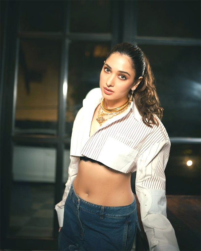 Tamannaah-Bhatia-confirms-her-relationship-with-Vijay-Varma-Pics-13.jpg 13