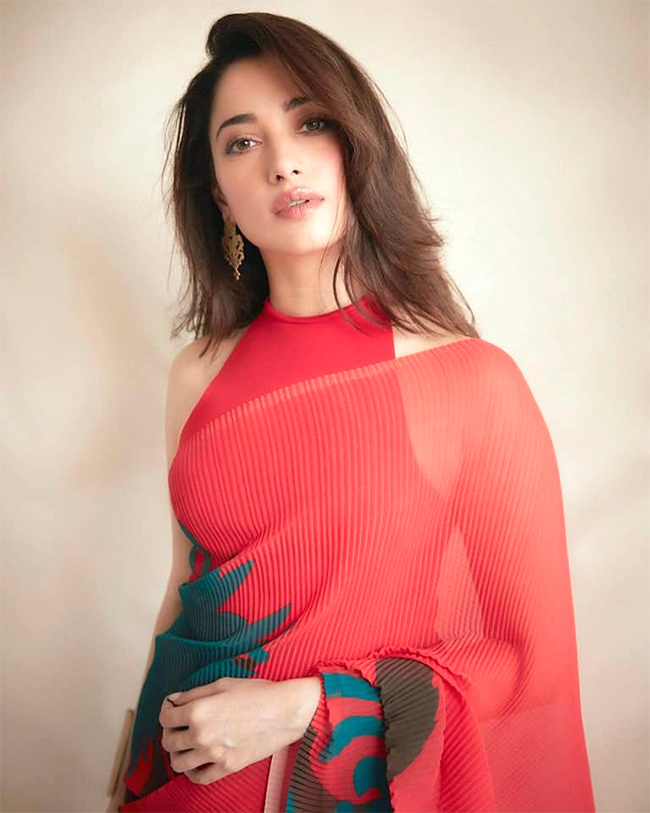 Tamannaah-Bhatia-confirms-her-relationship-with-Vijay-Varma-Pics-17.jpg 17