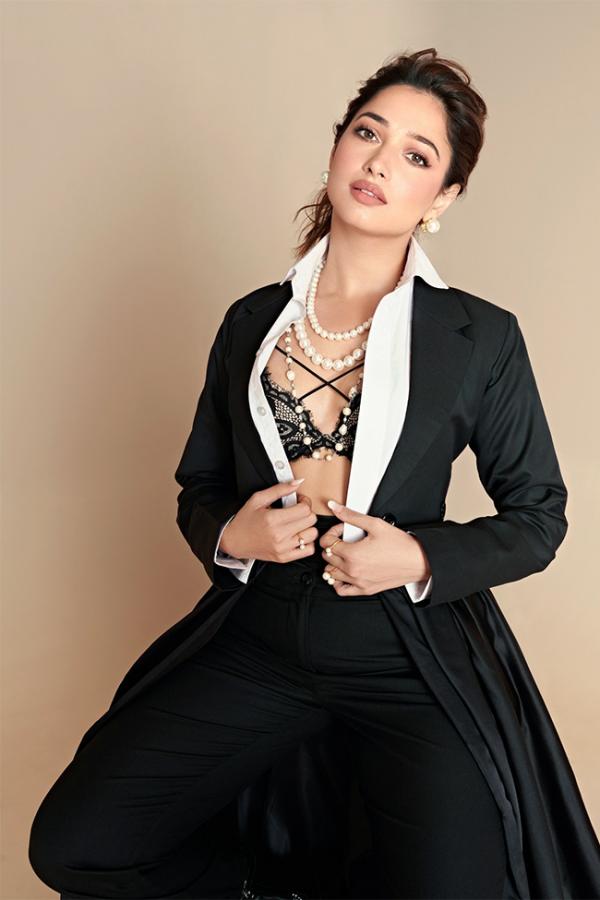Tamannaah-Bhatia-confirms-her-relationship-with-Vijay-Varma-Pics-20.jpg 20