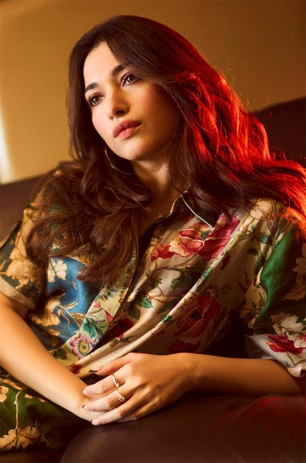 Tamannaah-Bhatia-confirms-her-relationship-with-Vijay-Varma-Pics-22.jpg 22