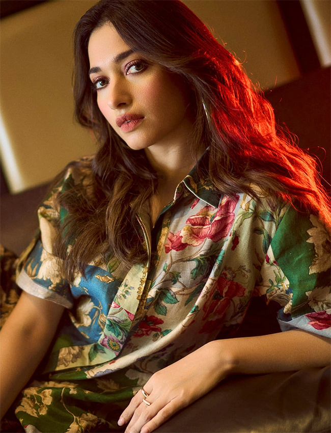 Tamannaah-Bhatia-confirms-her-relationship-with-Vijay-Varma-Pics-23.jpg 23