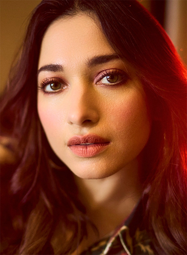 Tamannaah-Bhatia-confirms-her-relationship-with-Vijay-Varma-Pics-24.jpg 24