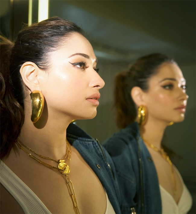 Tamannaah-Bhatia-confirms-her-relationship-with-Vijay-Varma-Pics-5.jpg 5