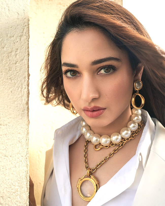 Tamannaah-Bhatia-confirms-her-relationship-with-Vijay-Varma-Pics-9.jpg 9
