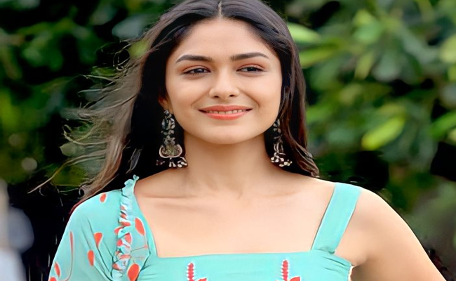 mrunal-thagur.jpg