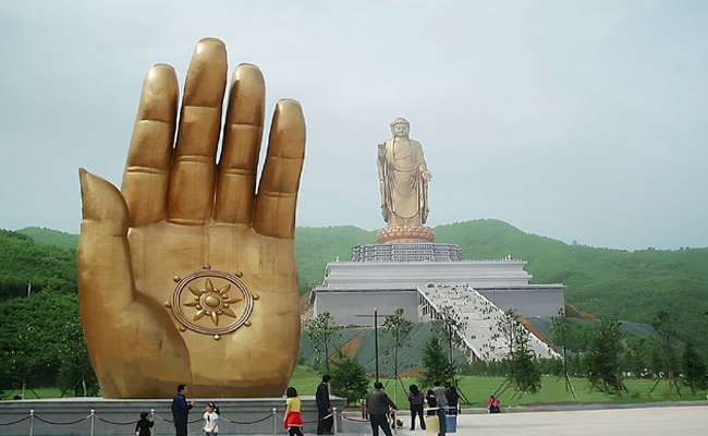 Spring_20Temple_20Buddha.jpg 3