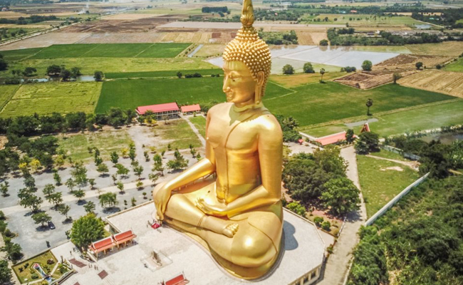 Thailand_E2_80_99s_20Great_20Buddha.jpg 9