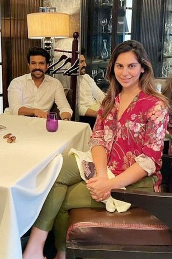ramcharan-upasana-wedding-anniversary-02.jpg 2