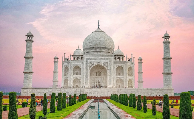 1._20Taj_20Mahal_2C_20Agra_2C_20India.jpg 2