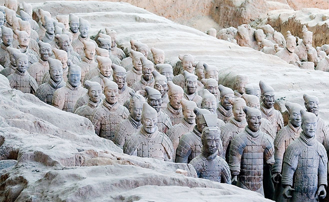 2._20Mausoleum_20of_20the_20First_20Qin_20Emperor_20and_20the_20Terracotta_20Army_2C_20Shaanxi_2C_20China.jpg 3