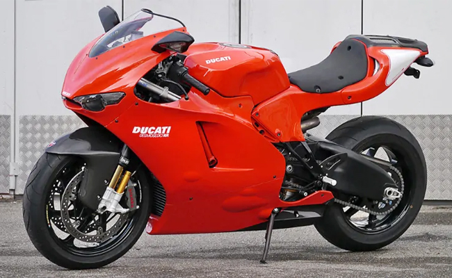 9._20Ducati_20Desmosedici_20D16RR_20NCR_20M16_20_E2_80_93_20_24235_2C000.jpg 9