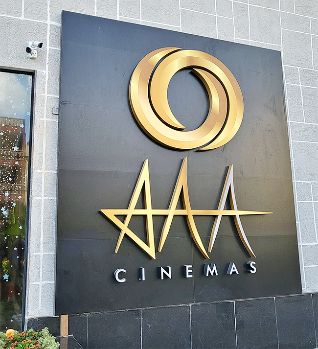 Huge-Fans-At-Allu-Arjun-AAA-Cinemas-Theatre-Opening-Ceremony-In-Ameerpet_2C_20Images_20Inside-13.jpg 13