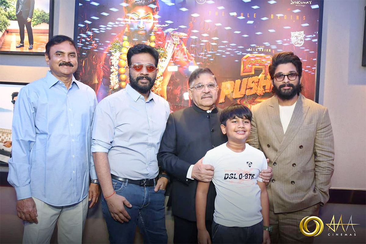Huge-Fans-At-Allu-Arjun-AAA-Cinemas-Theatre-Opening-Ceremony-In-Ameerpet_2C_20Images_20Inside-14.jpg 14