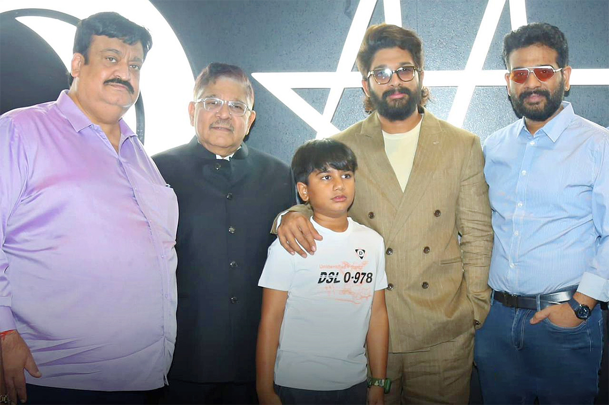 Huge-Fans-At-Allu-Arjun-AAA-Cinemas-Theatre-Opening-Ceremony-In-Ameerpet_2C_20Images_20Inside-2.jpg 2