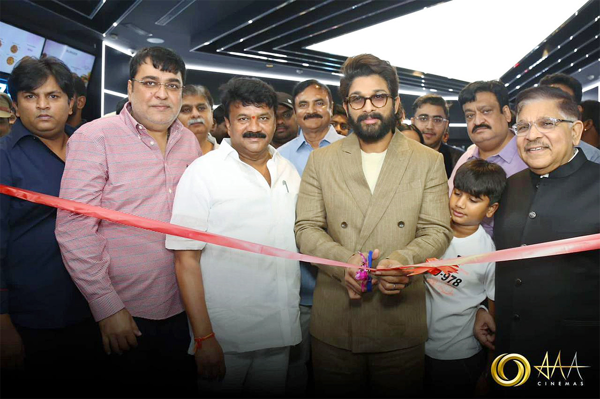 Huge-Fans-At-Allu-Arjun-AAA-Cinemas-Theatre-Opening-Ceremony-In-Ameerpet_2C_20Images_20Inside-5.jpg 5