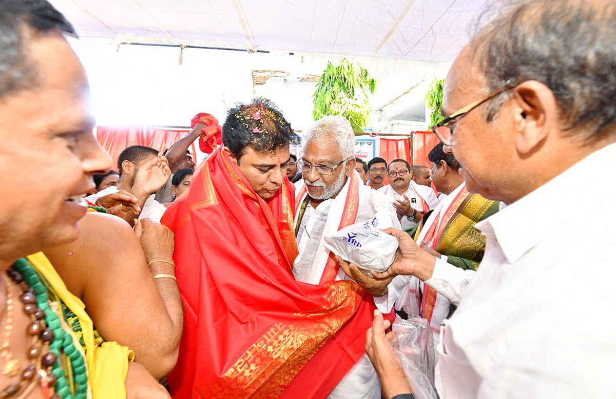 KTR_20Laying_20Foundation_20Stone_20for_20Re_20Construction_20of_20Sri_20Venugopala_20Swami_20Temple-11.jpg 10