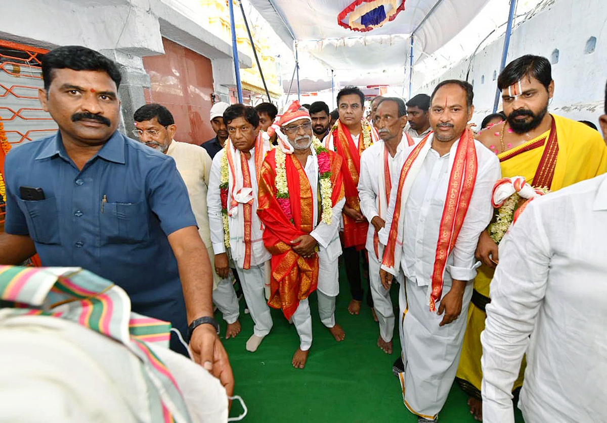 KTR_20Laying_20Foundation_20Stone_20for_20Re_20Construction_20of_20Sri_20Venugopala_20Swami_20Temple-22.jpg 21
