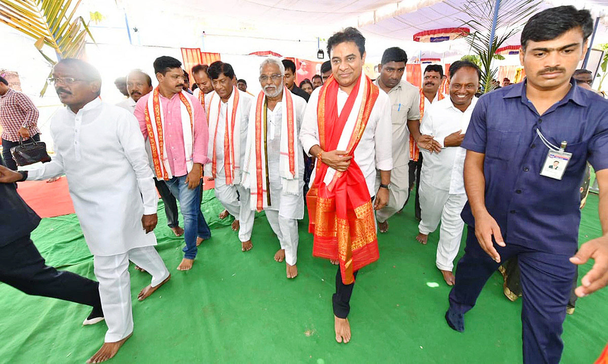 KTR_20Laying_20Foundation_20Stone_20for_20Re_20Construction_20of_20Sri_20Venugopala_20Swami_20Temple-23.jpg 22