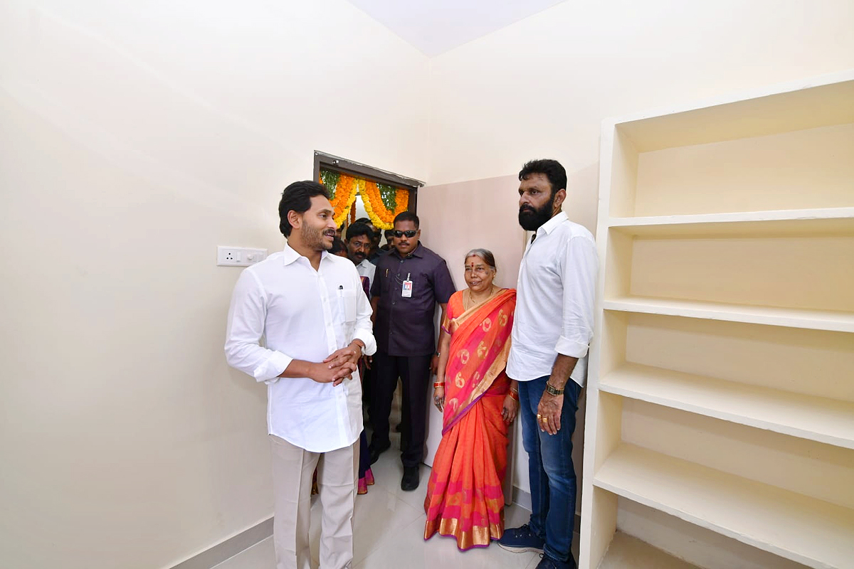 AP-CM-YS-Jagan-Gudivada-Visit-For-TIDCO-Houses-Distribution_2C_20Photos_20Inside-12.jpg 12