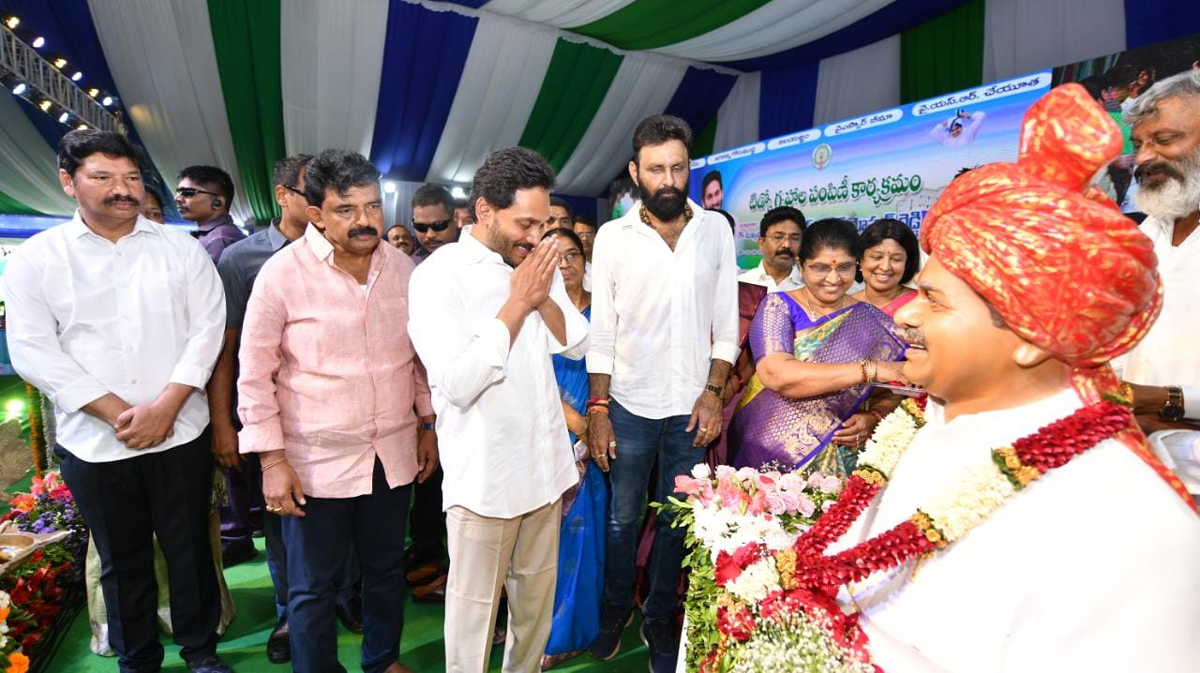 AP-CM-YS-Jagan-Gudivada-Visit-For-TIDCO-Houses-Distribution_2C_20Photos_20Inside-14.jpg 13