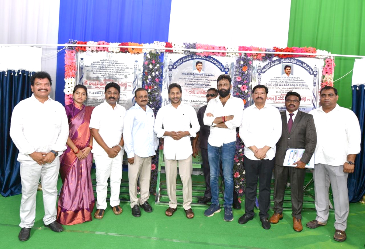 AP-CM-YS-Jagan-Gudivada-Visit-For-TIDCO-Houses-Distribution_2C_20Photos_20Inside-15.jpg 14