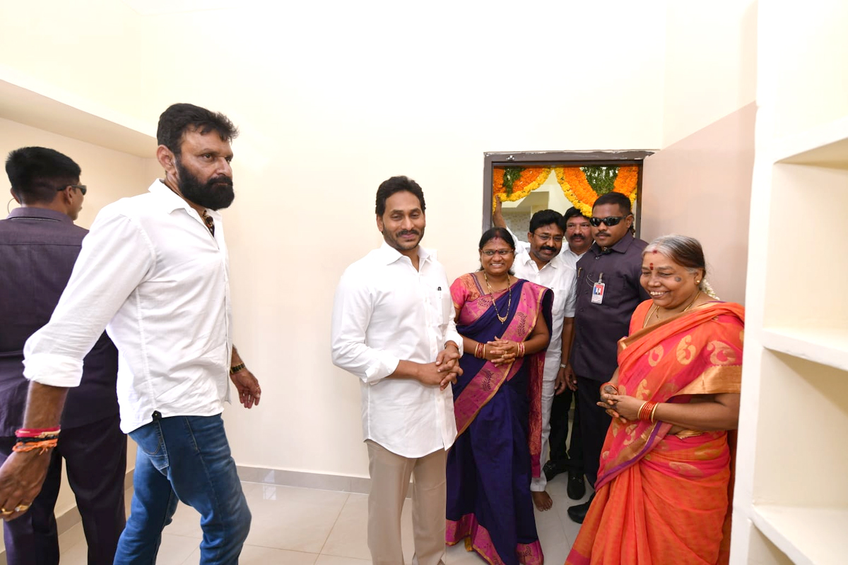 AP-CM-YS-Jagan-Gudivada-Visit-For-TIDCO-Houses-Distribution_2C_20Photos_20Inside-3.jpg 3