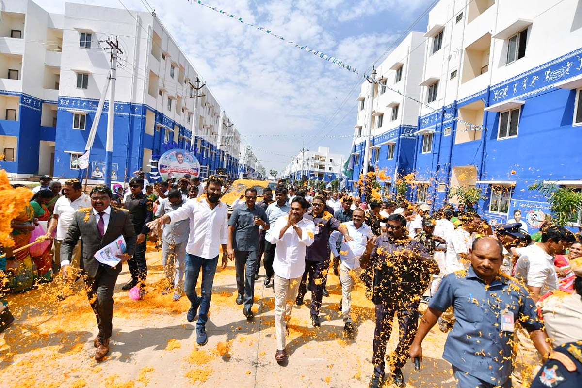 AP-CM-YS-Jagan-Gudivada-Visit-For-TIDCO-Houses-Distribution_2C_20Photos_20Inside-4.jpg 4