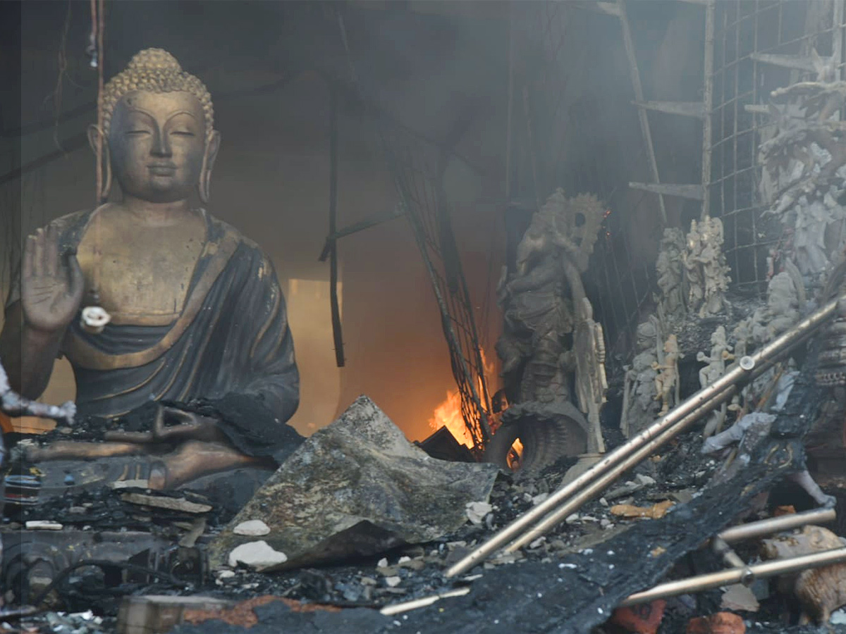 Fire_20breaks_20out_20near_20Tirupati_20Govindaraja_20temple_20Photos_15.jpg 16