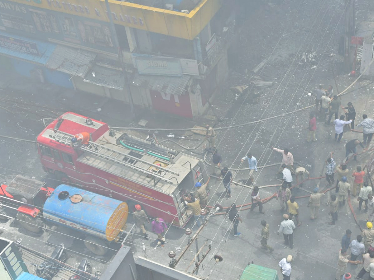 Fire_20breaks_20out_20near_20Tirupati_20Govindaraja_20temple_20Photos_18.jpg 19