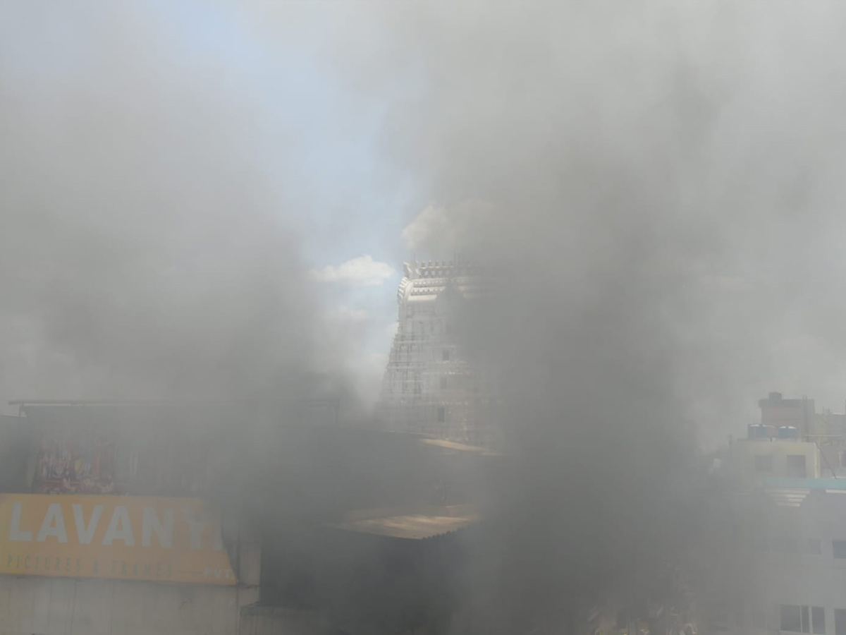 Fire_20breaks_20out_20near_20Tirupati_20Govindaraja_20temple_20Photos_19.jpg 20