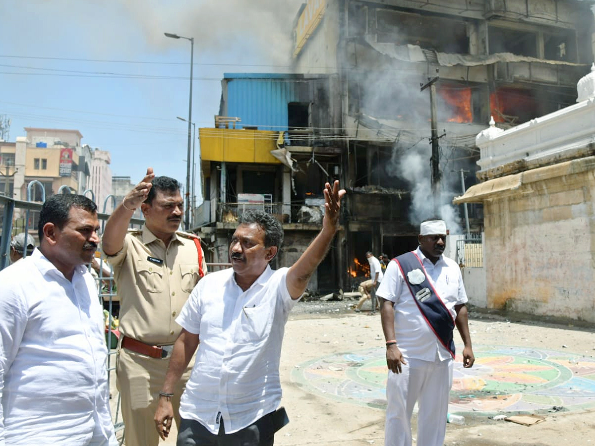 Fire_20breaks_20out_20near_20Tirupati_20Govindaraja_20temple_20Photos_25.jpg 26