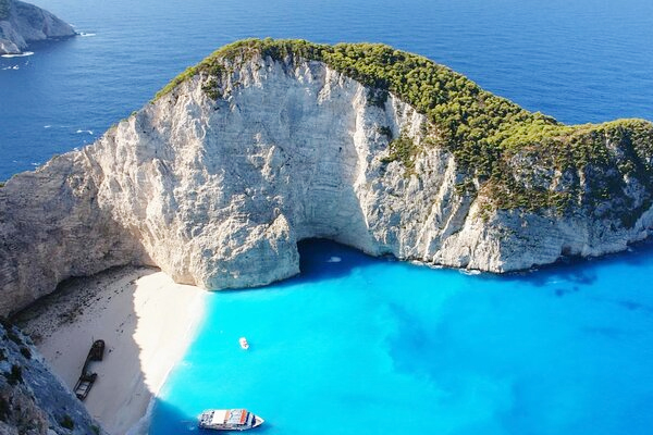 9._20NAVAGIO_20BEACH_2C_20ZAKYNTHOS_2C_20GREECE.jpg 10