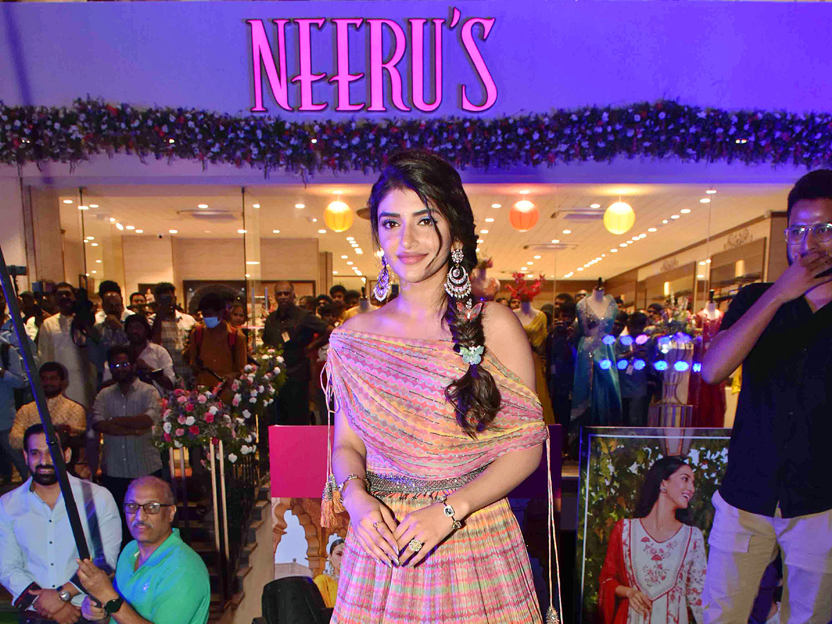 Actress_20Sreeleela_20Launch_20Neerus_20At_20Vanasthalipuram_20Photos_2.jpg 3
