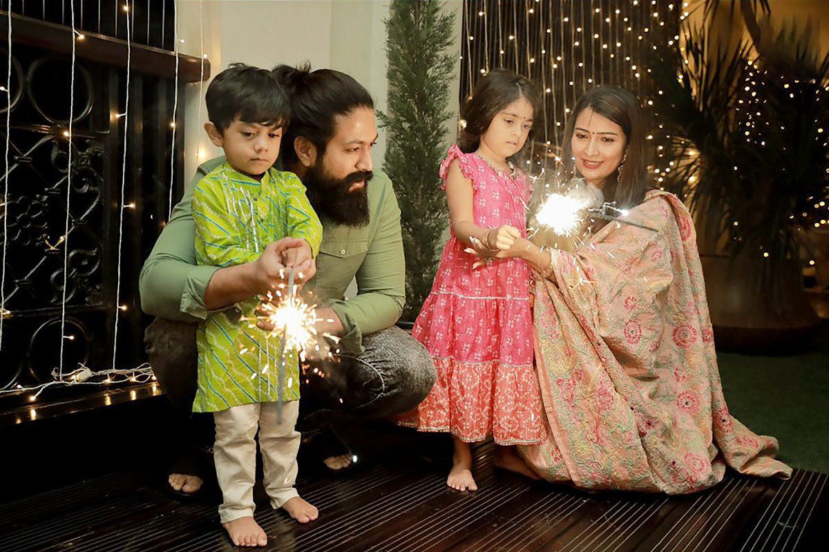 KGF-Hero-Yash-_20Family-Photos-14.jpg 14