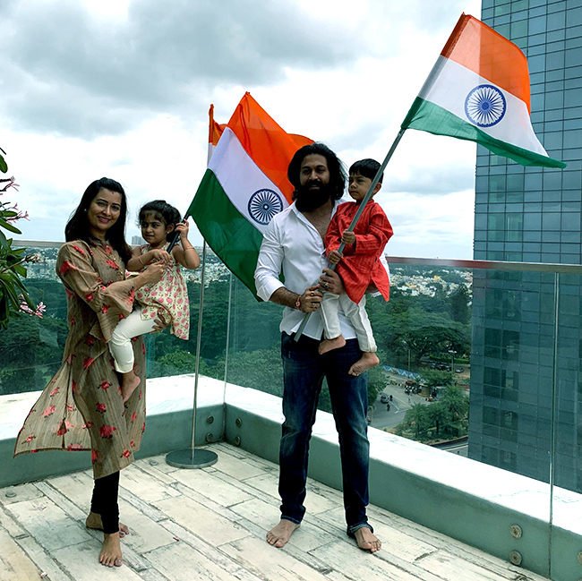 KGF-Hero-Yash-_20Family-Photos-15.jpg 15