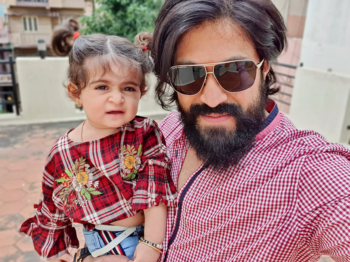 KGF-Hero-Yash-_20Family-Photos-18.jpg 18