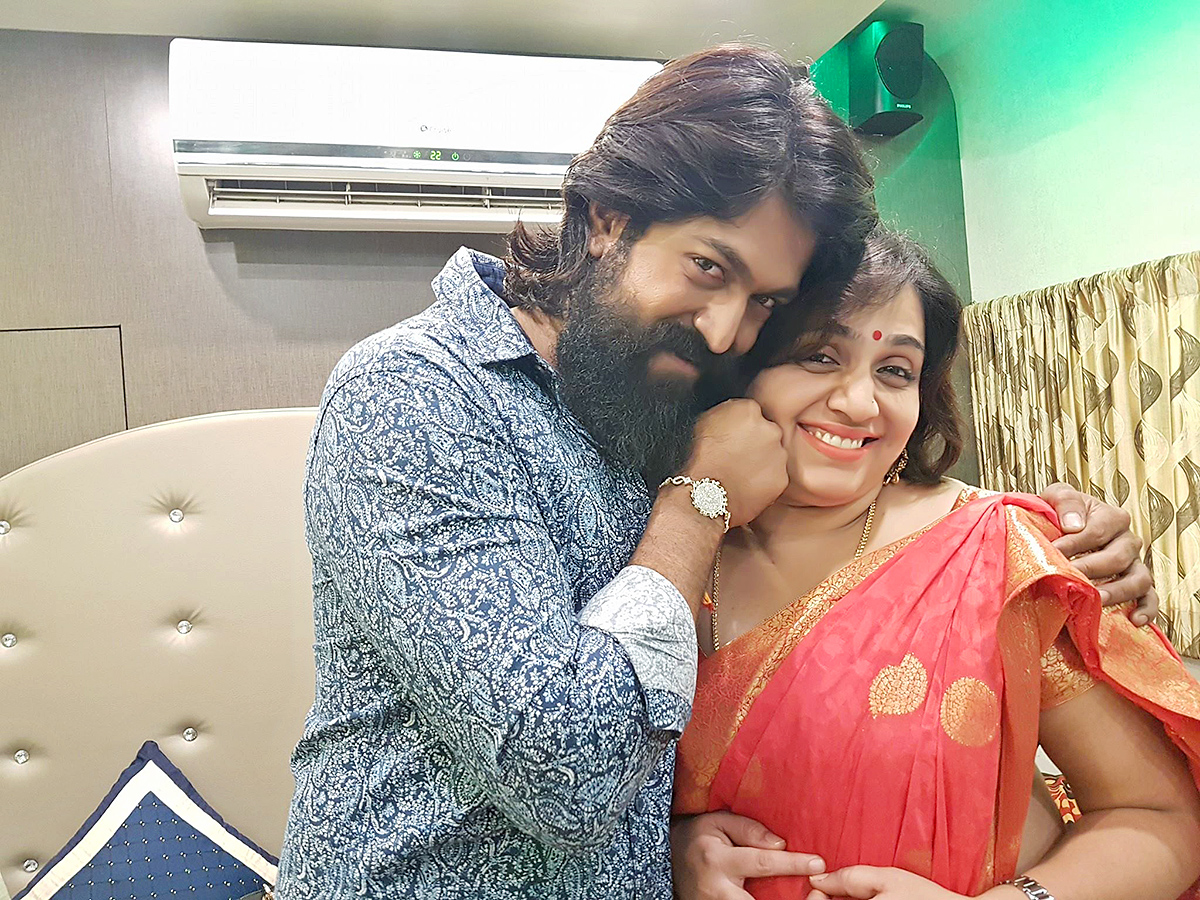 KGF-Hero-Yash-_20Family-Photos-22.jpg 22