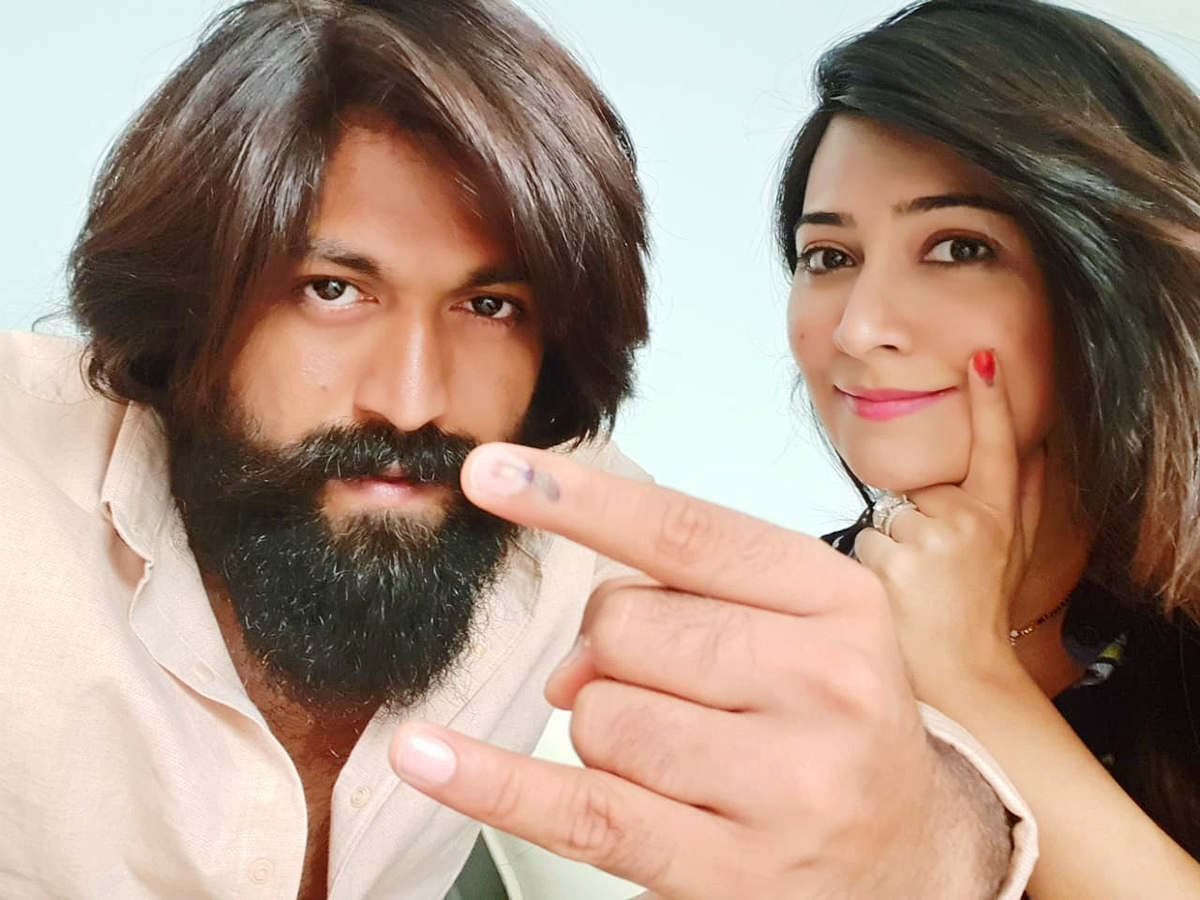 KGF-Hero-Yash-_20Family-Photos-24.jpg 24
