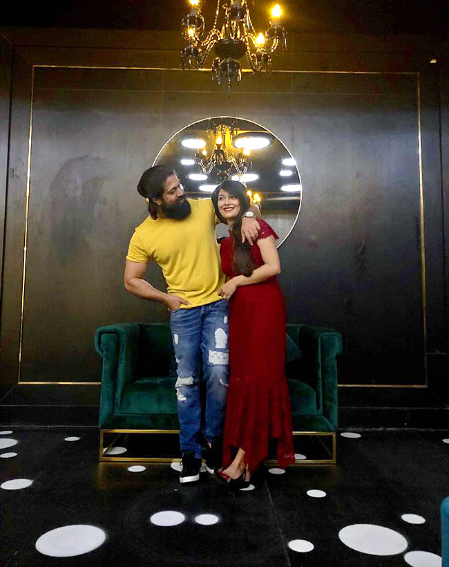 KGF-Hero-Yash-_20Family-Photos-25.jpg 25