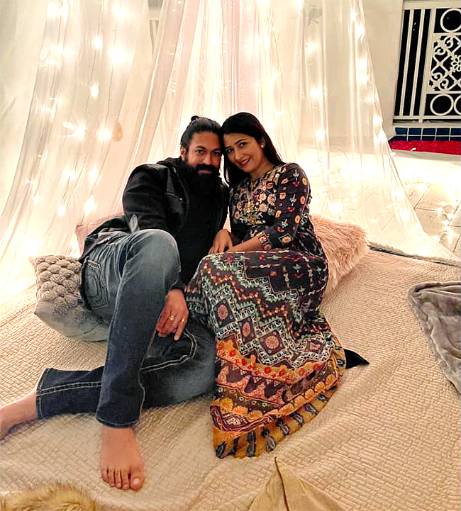KGF-Hero-Yash-_20Family-Photos-28.jpg 28