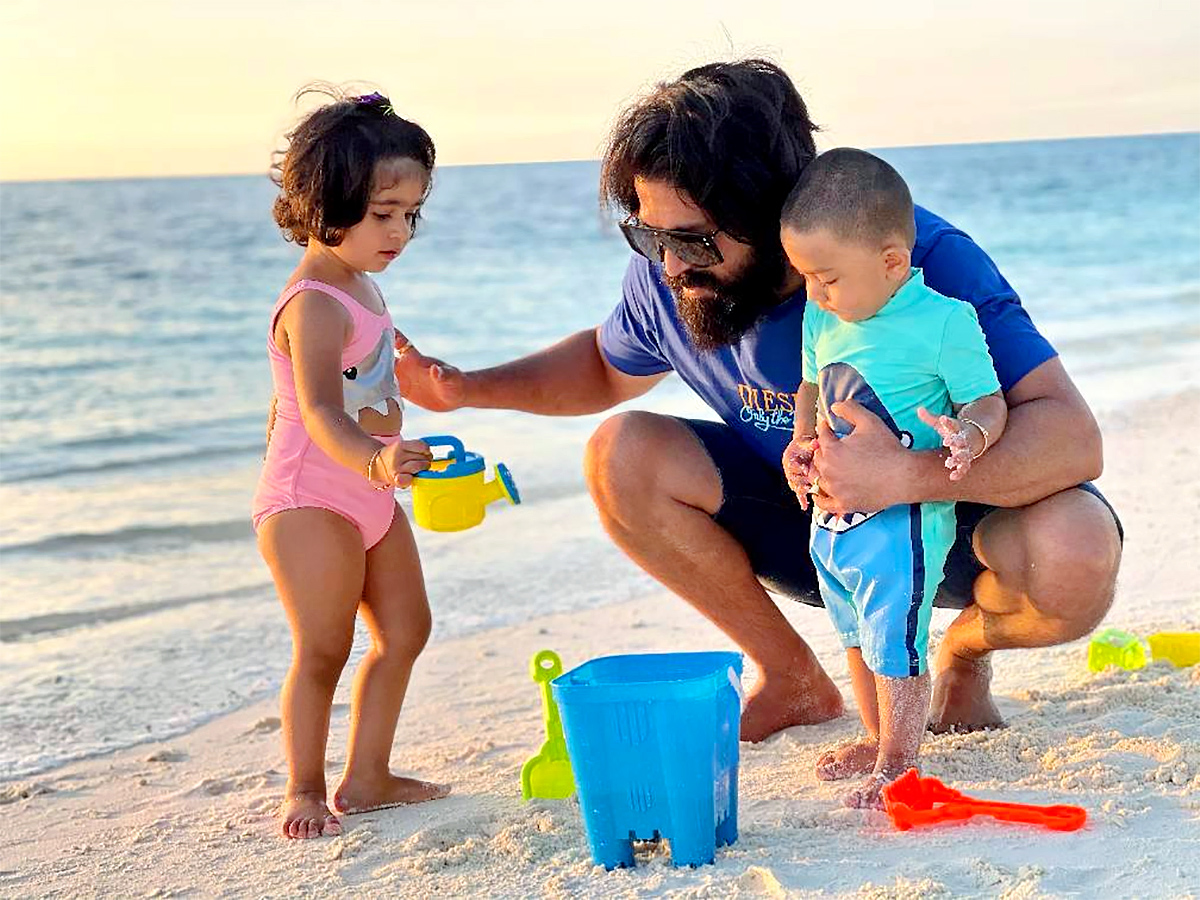 KGF-Hero-Yash-_20Family-Photos-3.jpg 3