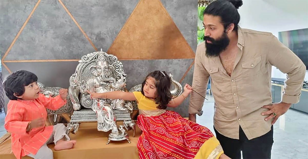 KGF-Hero-Yash-_20Family-Photos-31.jpg 31