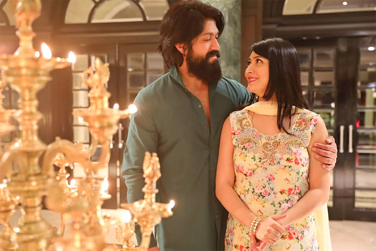 KGF-Hero-Yash-_20Family-Photos-38.jpg 38