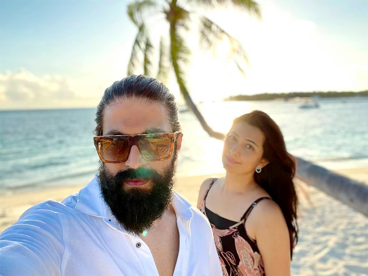 KGF-Hero-Yash-_20Family-Photos-5.jpg 5