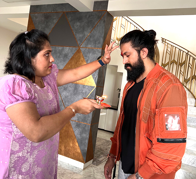 KGF-Hero-Yash-_20Family-Photos-7.jpg 7