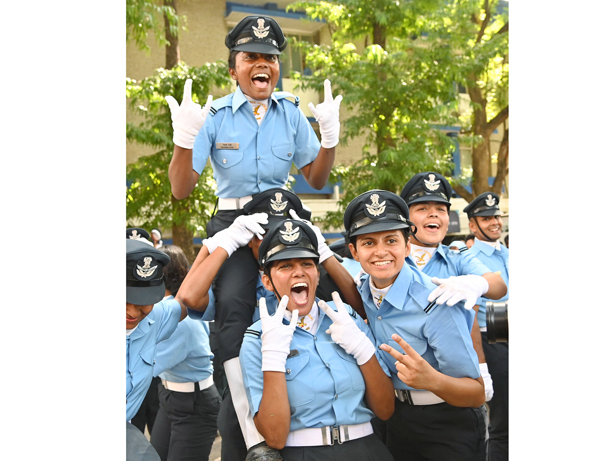 President_20Droupadi_20Murmu_20Reviews_20Combined_20Graduation_20Parade_20At_20Air_20Force_20Academy_20Photos_10.jpg 11